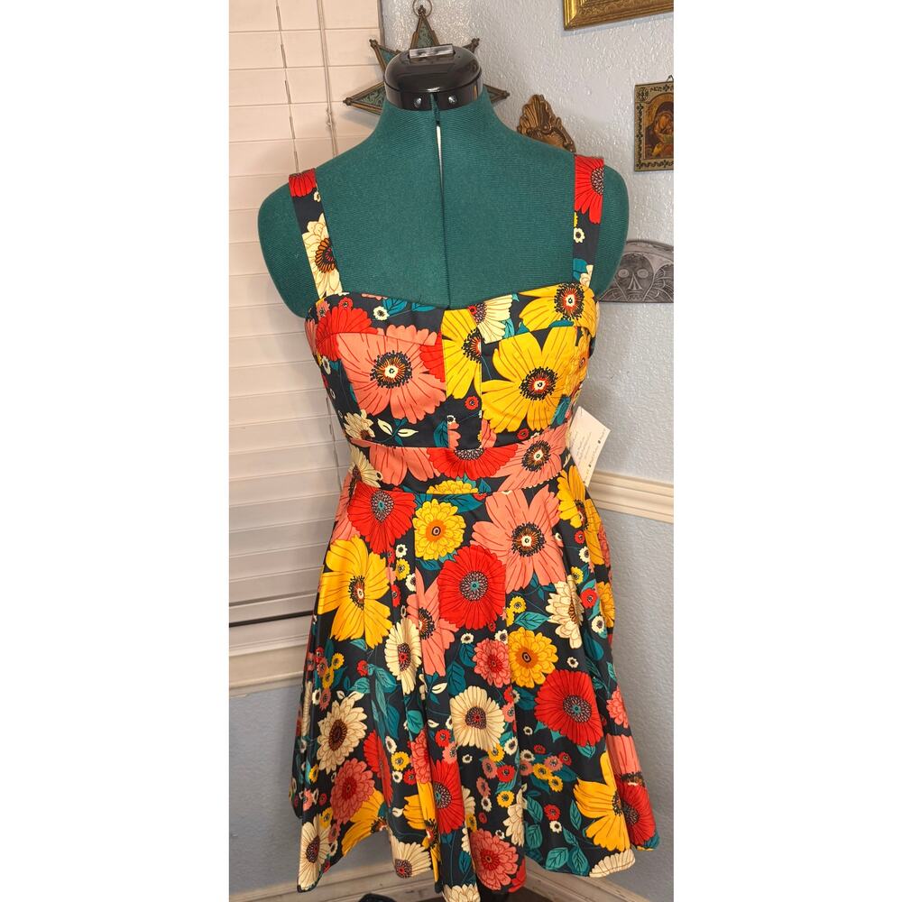Retro style fit and flare dress - Picture 3 of 8